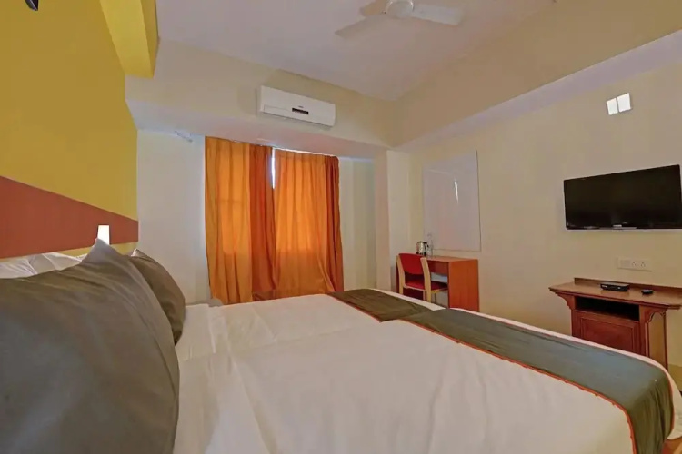Collection O 40332 Hotel Casa Meridian