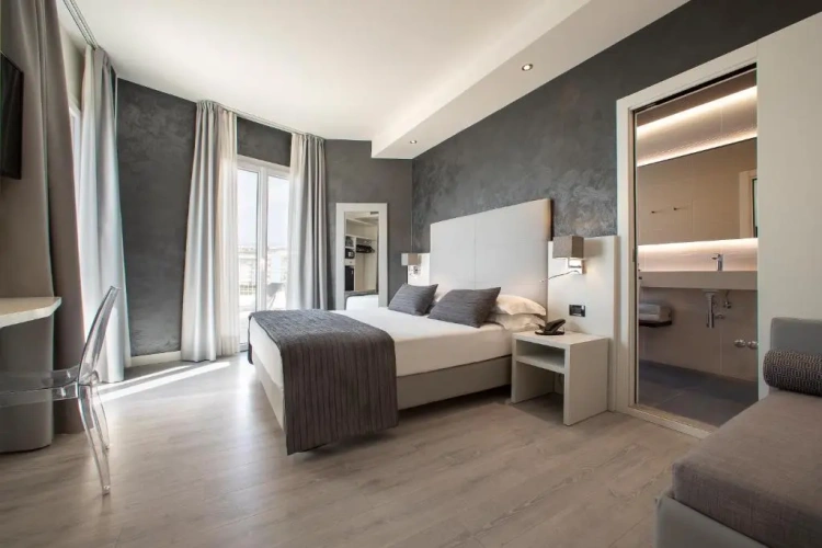 Standard Triple room with sea view