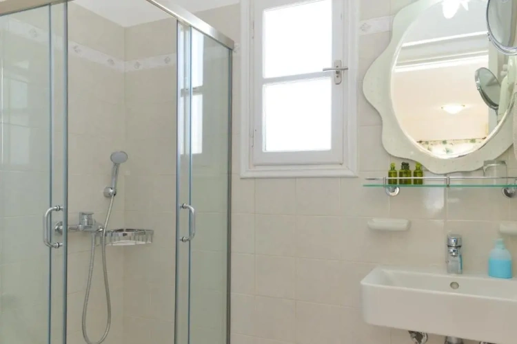 Standard Quadruple room with sea view