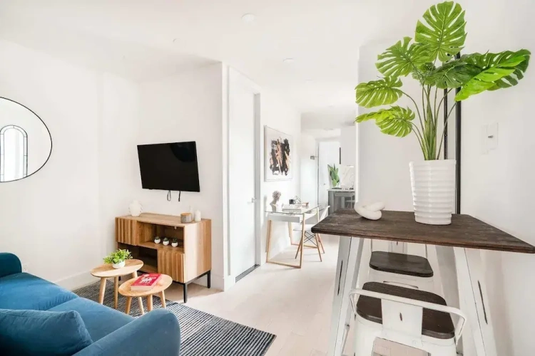 2 Bedrooms Apartment