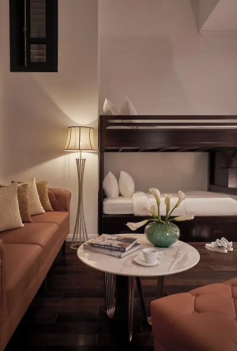 Nia Hotel