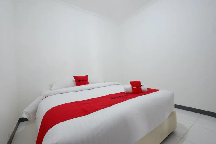 OYO 90426 Near Mall Ciputra 2