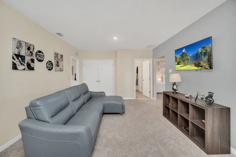 7655 Oakmoss Loop