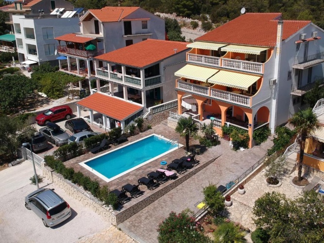 Apartment with balcony and with sea view