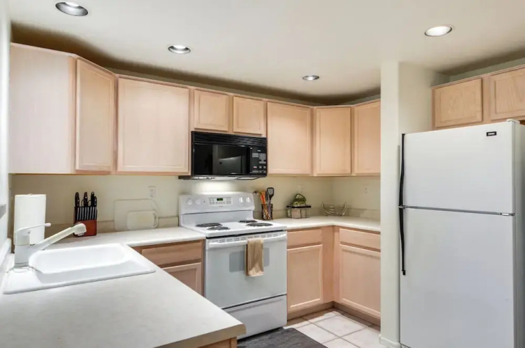 Deck & Resort Amenities: Phoenix Escape By Hiking