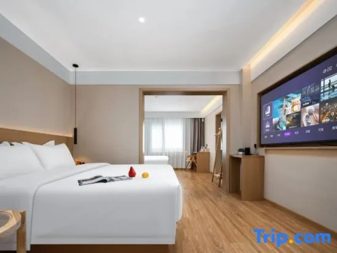 Luxury Family Suite with courtyard view