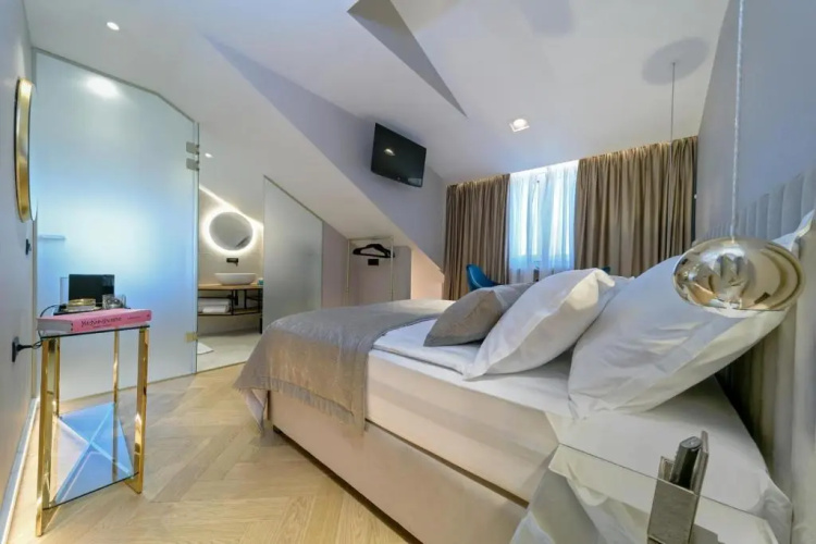 Lumiere Luxury Rooms