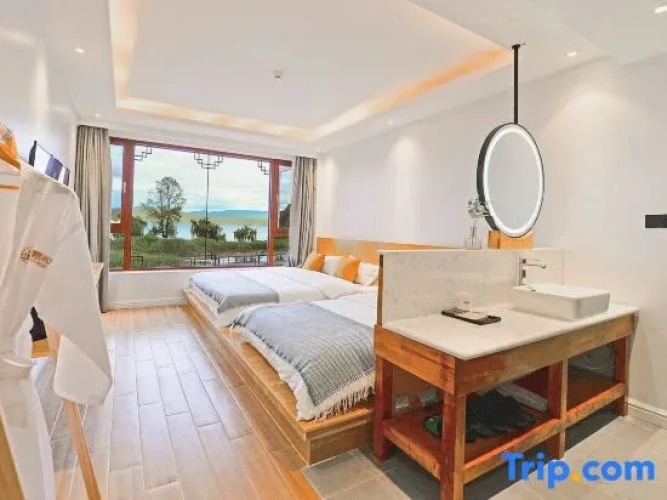 Luxury Twin room with view