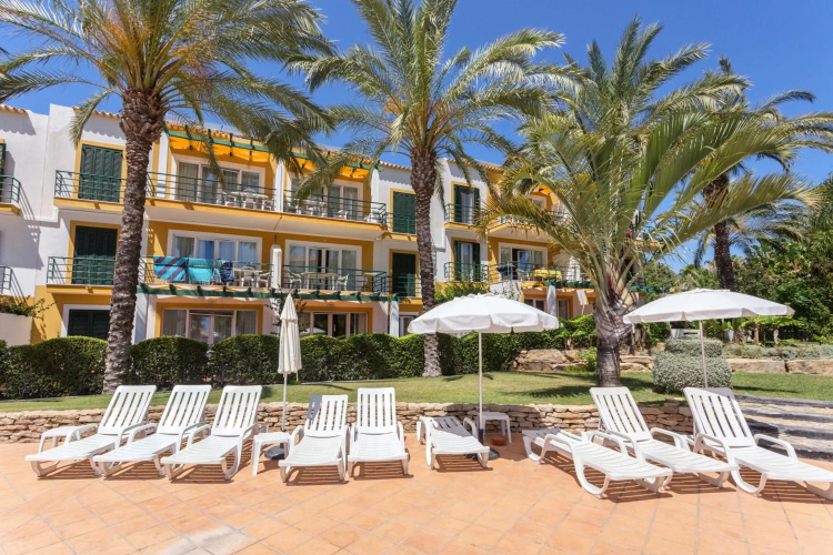 sunny apartment with sea view