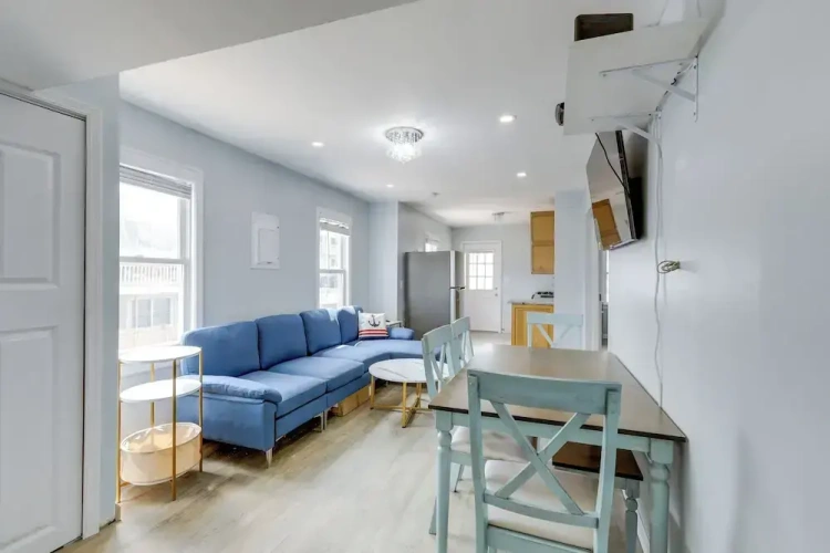 3 Bedrooms Apartment
