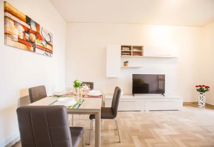 1 Bedroom Apartment with lake view