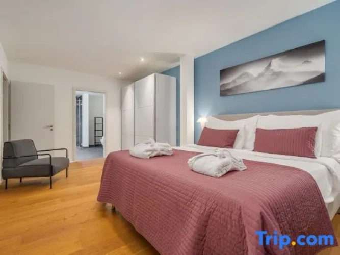2 Bedrooms Apartment