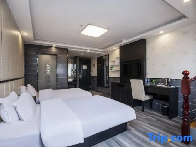 Business Sextuple Suite