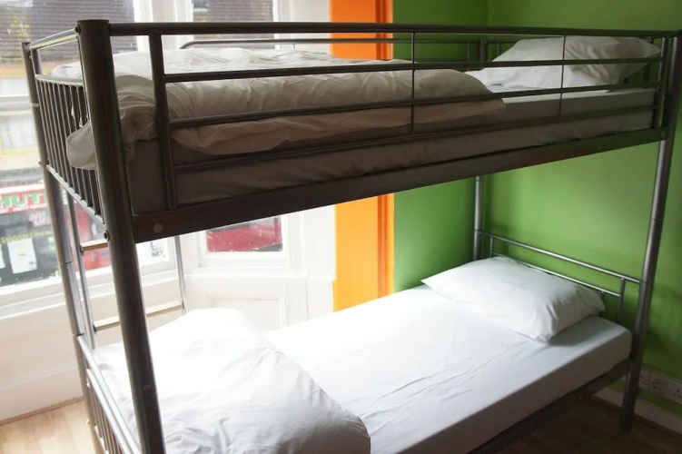 Kings Arm'S Hostel