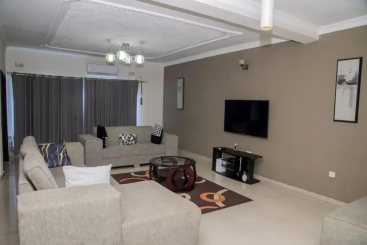 3 Bedrooms Villa