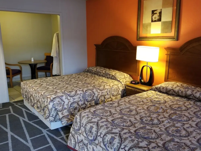 Motel 8 Plus