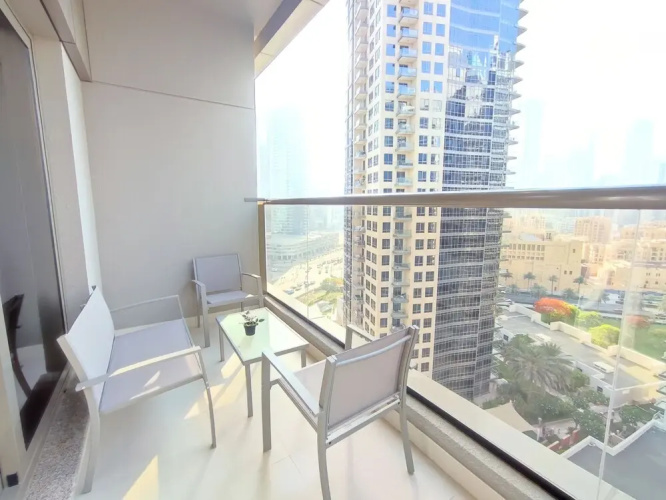 SuperHost - Downtown Apartment With Charming Park Views