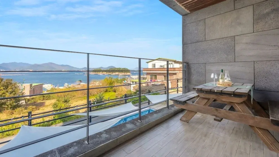 Geoje Ahat Spa Pension