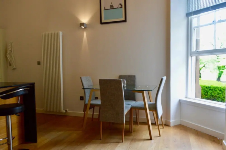 1 Bedroom Flat Next To The Meadows