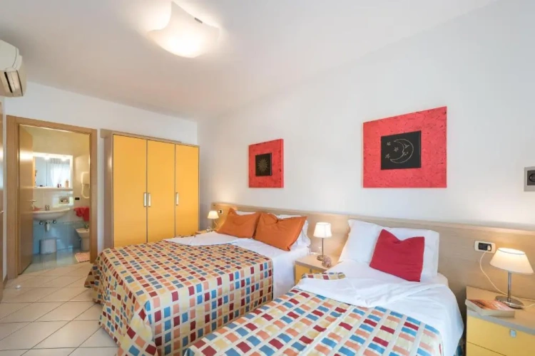2 Bedrooms Apartment