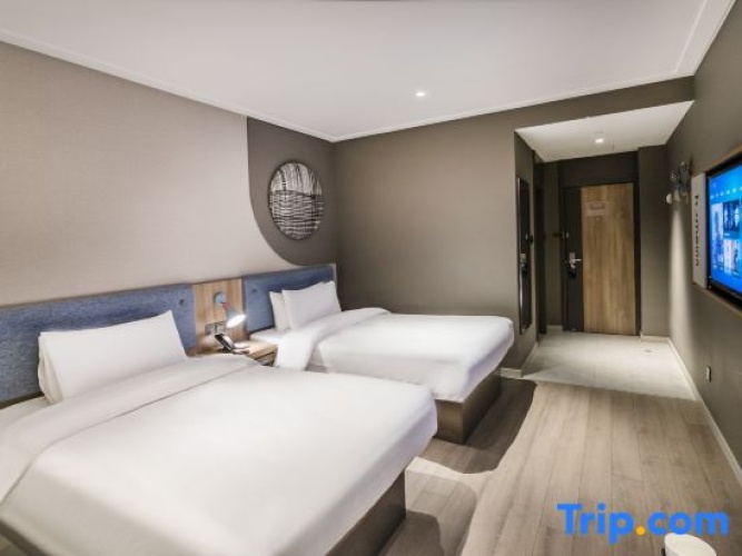 Standard Double room with street view