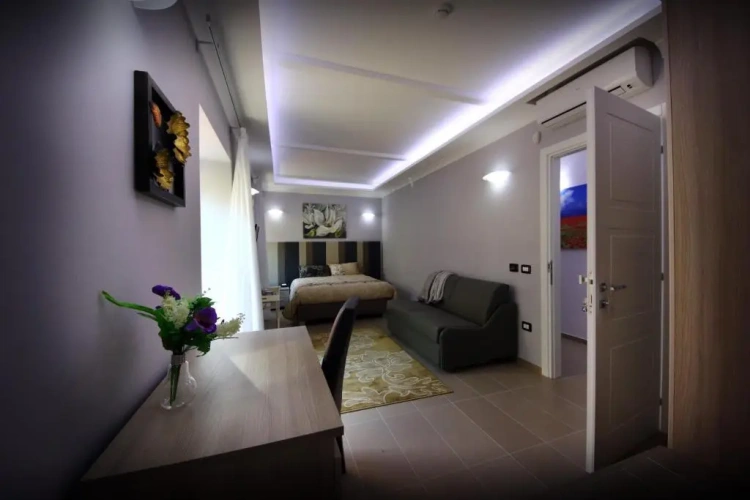 Standard Triple room with city view