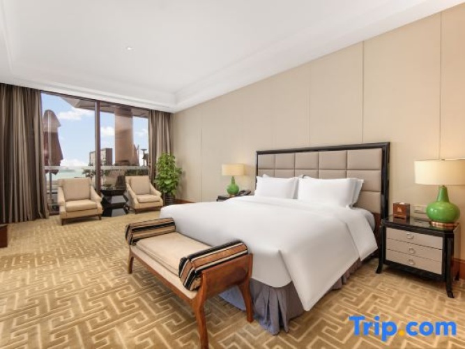 2 Bedrooms Family Suite with lake view