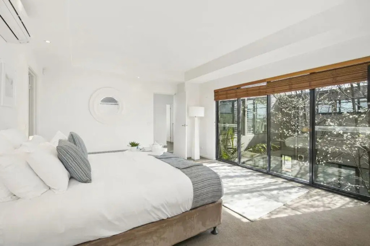 11 Glen Eagles Close