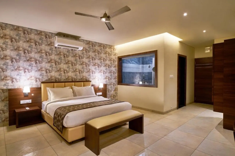 Hotel Shlok (Pure Veg), Kolhapur