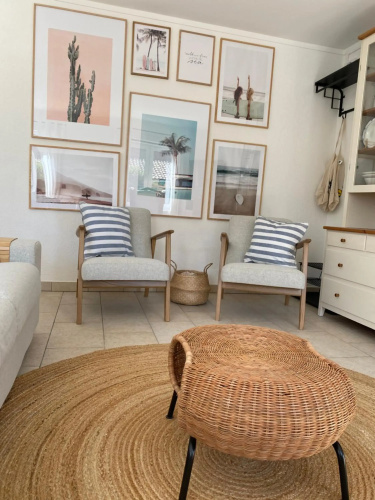 Charlie & Chloé’s beachcondo *****