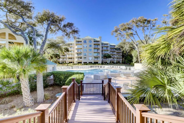 710 Barrington Park