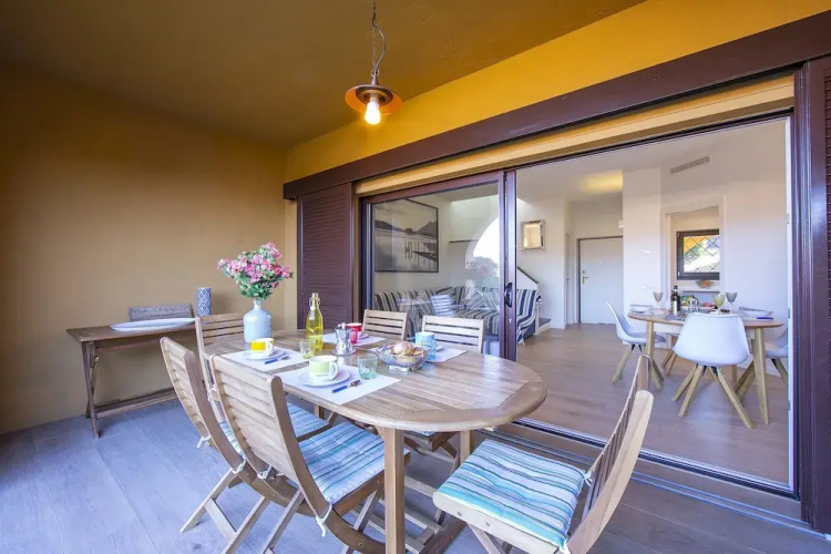 Lake View Pool Apartment in Ranco