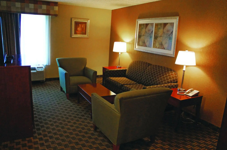Courtyard by Marriott Cleveland Airport North