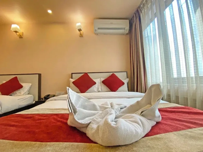 Deluxe Quadruple room with city view