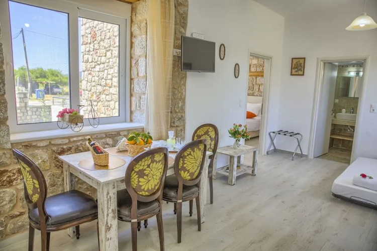 Haraki Stone Apartments