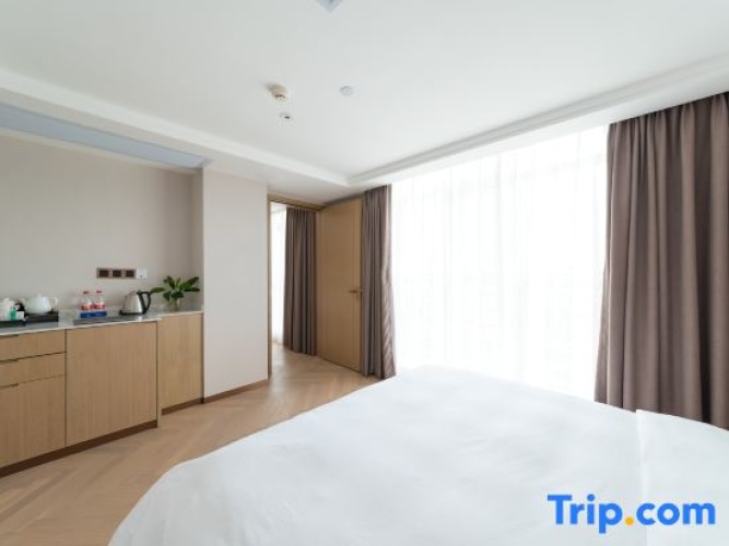Business Triple Suite