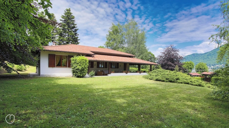 4 Bedrooms Villa