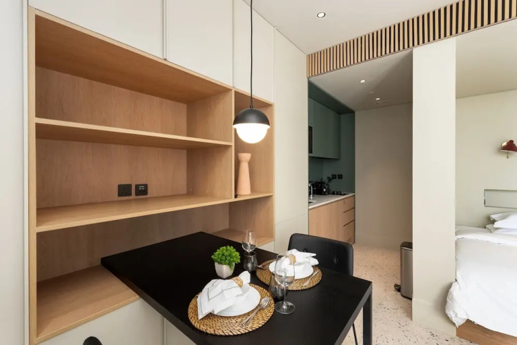 Business Bay Chic Studio w Pool Gym