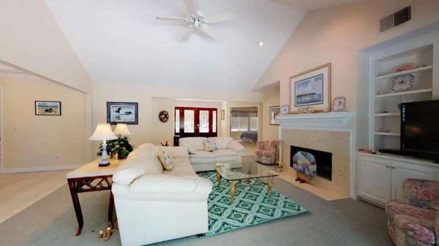 32 Heath Dr