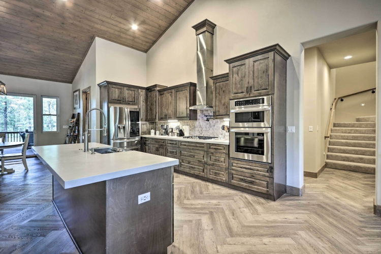 Stylish Show Low House w/ Expansive Deck!