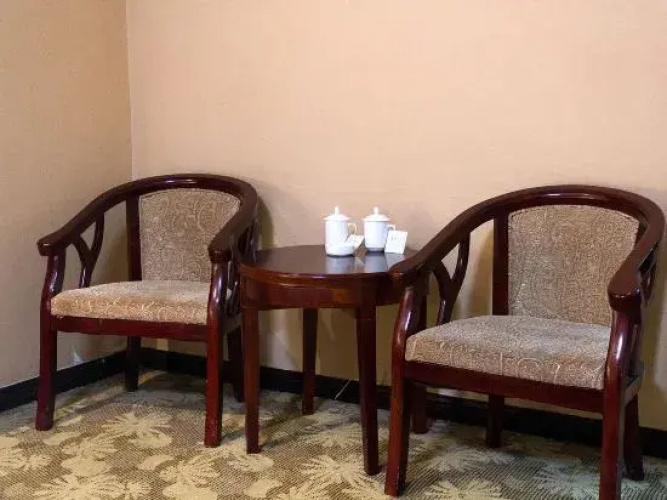 Qi Jinbaihui Business Hotel