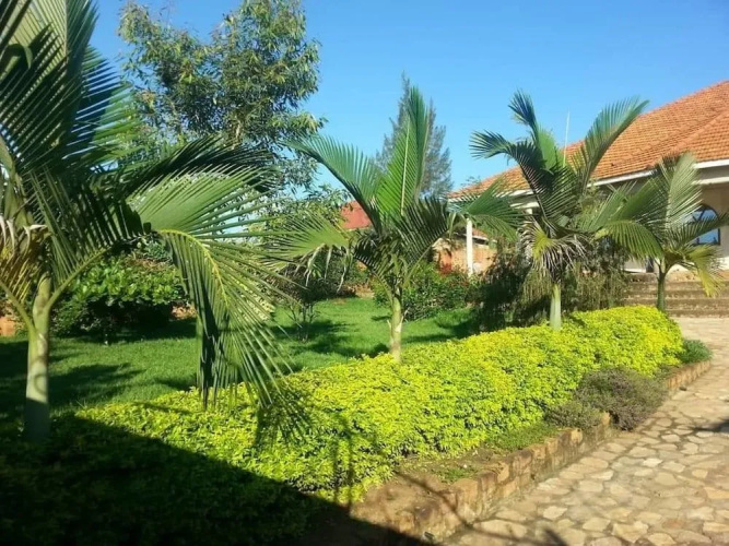 786 Riverside Acres