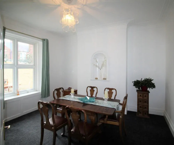 Sleeps 9 - Large Period Property -beautiful Refurb