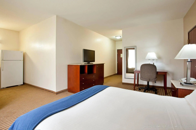 Holiday Inn Express & Suites Three Rivers by IHG