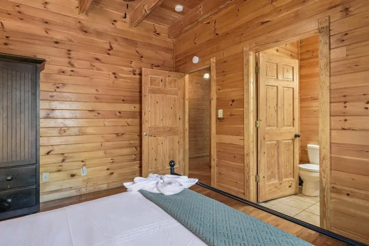 River View Dog Friendly Game Room w Hot Tub