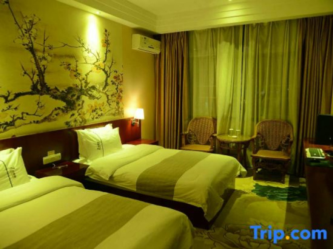 Qujing Youth Network Hotel
