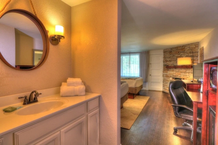 Deluxe Quadruple room with balcony