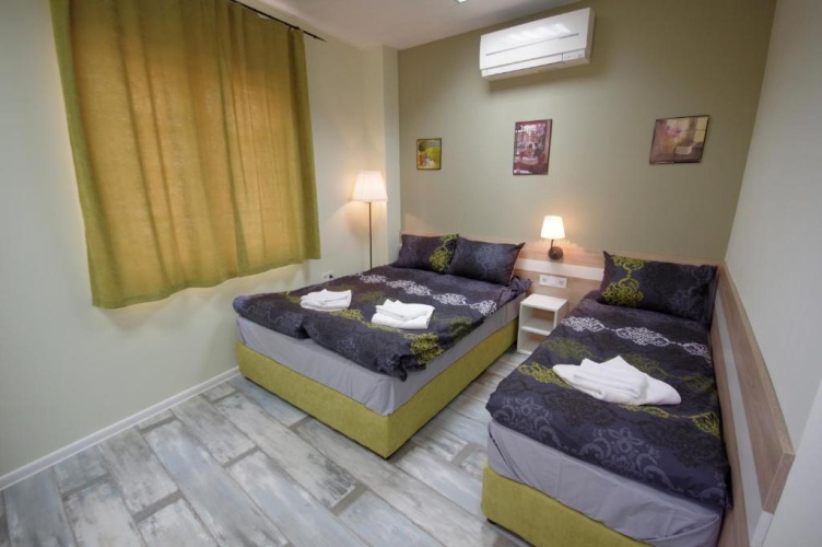 Standard Triple room