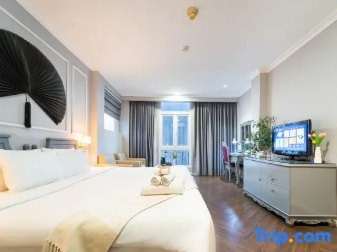 Double Suite with street view