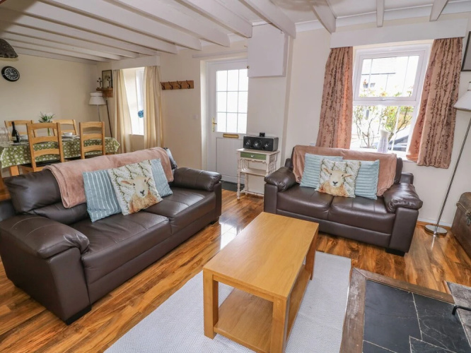 Cozy Cwtch Cottage